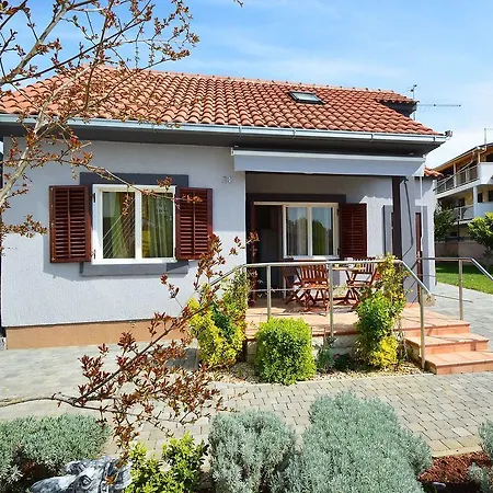 Holiday House Tina Tribunj Casa de Férias *